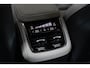 Volvo XC90 T8 Plug-in hybrid AWD Ultra Dark | Panoramadak | Luchtvering | Premium audio by  Bowers & Wilkins | Verwarmbare en ventileerbare voorstoelen | Verwarmbaar stuurwiel | Verwarmbare achterbank | Rondom zichtcamera | 21 inch Lichtmetalen velgen