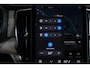 Volvo XC90 T8 Plug-in hybrid AWD Ultra Dark | Panoramadak | Luchtvering | Premium audio by  Bowers & Wilkins | Verwarmbare en ventileerbare voorstoelen | Verwarmbaar stuurwiel | Verwarmbare achterbank | Rondom zichtcamera | 21 inch Lichtmetalen velgen