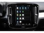 Volvo XC40 2.0 B4 Plus Dark | 2000 kg trekgewicht | Trekhaak | Verwarmbare voorruit | Harman/Kardon Audio | Elektrische stoelen met geheugen | Dodehoeksensoren | Achter Camera