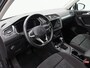 Volkswagen Tiguan 1.5 TSi 150 Pk Automaat Life Business | Camera | Carplay | Elektrische Achterklep | Privacy Glass | Stoel Verwarming | Navigatiesysteem | 17 Inch