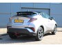 Toyota C-HR 1.8 Hybrid Style | 10 jaar Fabrieksgarantie* | Trekhaak | Navigatie | Camera | Climate control | JBL  | Stoel/stuurverw. | PDC V+A | LMV 18 inch