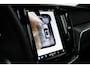 Volvo XC60 2.0 T6 Plug-in hybrid AWD Plus Dark | Achterbank verwarmd | Elektrisch glazen panorama-dak | Elektrisch verstelb. bestuurdersstoel met geheugen