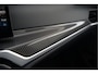 BMW 3-Serie 320e High Executive M Sport | Panoramadak | Harman Kardon | Carbon | Camera | Adaptive LED | Stoelverwarming | Stuurverwarming | Apple Carplay | Navigatie | Cruise Control | Memory Seat | Trekhaak | Keyless | Shadowline