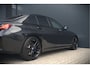 BMW 3-Serie 320e High Executive M Sport | Panoramadak | Harman Kardon | Carbon | Camera | Adaptive LED | Stoelverwarming | Stuurverwarming | Apple Carplay | Navigatie | Cruise Control | Memory Seat | Trekhaak | Keyless | Shadowline