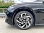 Volkswagen ID.7 Tourer Pro Business | Achterbank in ongelijke delen neerklapbaar incl. middenarmsteun en doorlaadmogelijkheid | Afstandscontrolesysteem (Front Assist), met voetgangers- en fietsersherkenning | Automatische afstandsregeling (Adaptive Cruise Control)