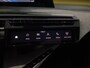 Peugeot e-5008 GT Avantage 73 kWh | Full option! | Panoramisch schuifkanteldak | 360 graden camera | Interieurverlichting | 7 stoelen