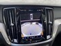 Volvo V60 T6 Plug-in hybrid AWD Plus Dark | Panoramadak | 360 camera | harman & kardon sound | Donker getint glas achter | 20" LM wielen | Trekhaak
