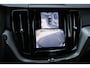 Volvo XC60 T8 Automaat Plug-in hybrid AWD Ultra Dark Panoramadak met schuif-/kantelfunctie | Luchtvering | Sami elektrische trekhaak || Premium audio by Harman Kardon | Verwarmbare voorstoelen, achterbank en stuurwiel | Rondom zichtcamera | Adaptieve cruise control | Alarmklasse 3