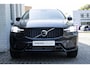 Volvo XC60 T8 Automaat Plug-in hybrid AWD Ultra Dark | Panoramadak met schuif-/kantelfunctie | Luchtvering | Semi elektrische trekhaak | Premium audio by Harman Kardon | Verwarmbare voorstoelen, achterbank en stuurwiel | Rondom zichtcamera | Adaptieve cruise control | Alarmklasse 3
