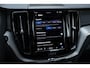 Volvo XC60 T8 Automaat Plug-in hybrid AWD Ultra Dark Panoramadak met schuif-/kantelfunctie | Luchtvering | Sami elektrische trekhaak || Premium audio by Harman Kardon | Verwarmbare voorstoelen, achterbank en stuurwiel | Rondom zichtcamera | Adaptieve cruise control | Alarmklasse 3