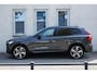 Volvo XC60 T8 Automaat Plug-in hybrid AWD Ultra Dark Panoramadak met schuif-/kantelfunctie | Luchtvering | Sami elektrische trekhaak || Premium audio by Harman Kardon | Verwarmbare voorstoelen, achterbank en stuurwiel | Rondom zichtcamera | Adaptieve cruise control | Alarmklasse 3