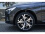 Volvo XC60 T8 Automaat Plug-in hybrid AWD Ultra Dark Panoramadak met schuif-/kantelfunctie | Luchtvering | Semi elektrische trekhaak | Premium audio by Harman Kardon | Verwarmbare voorstoelen, achterbank en stuurwiel | Rondom zichtcamera | Adaptieve cruise control | Alarmklasse 3