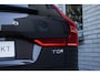 Volvo XC60 T8 Automaat Plug-in hybrid AWD Ultra Dark | Panoramadak met schuif-/kantelfunctie | Luchtvering | Semi elektrische trekhaak | Premium audio by Harman Kardon | Verwarmbare voorstoelen, achterbank en stuurwiel | Rondom zichtcamera | Adaptieve cruise control | Alarmklasse 3