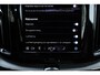 Volvo XC60 T8 Automaat Plug-in hybrid AWD Ultra Dark Panoramadak met schuif-/kantelfunctie | Luchtvering | Semi elektrische trekhaak | Premium audio by Harman Kardon | Verwarmbare voorstoelen, achterbank en stuurwiel | Rondom zichtcamera | Adaptieve cruise control | Alarmklasse 3