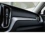 Volvo XC60 T8 Automaat Plug-in hybrid AWD Ultra Dark Panoramadak met schuif-/kantelfunctie | Luchtvering | Sami elektrische trekhaak || Premium audio by Harman Kardon | Verwarmbare voorstoelen, achterbank en stuurwiel | Rondom zichtcamera | Adaptieve cruise control | Alarmklasse 3