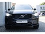 Volvo XC60 T8 Automaat Plug-in hybrid AWD Ultra Dark Panoramadak met schuif-/kantelfunctie | Luchtvering | Semi elektrische trekhaak | Premium audio by Harman Kardon | Verwarmbare voorstoelen, achterbank en stuurwiel | Rondom zichtcamera | Adaptieve cruise control | Alarmklasse 3