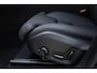 Volvo XC60 T8 Automaat Plug-in hybrid AWD Ultra Dark | Panoramadak met schuif-/kantelfunctie | Luchtvering | Semi elektrische trekhaak | Premium audio by Harman Kardon | Verwarmbare voorstoelen, achterbank en stuurwiel | Rondom zichtcamera | Adaptieve cruise control | Alarmklasse 3