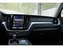 Volvo XC60 T8 Automaat Plug-in hybrid AWD Ultra Dark Panoramadak met schuif-/kantelfunctie | Luchtvering | Semi elektrische trekhaak | Premium audio by Harman Kardon | Verwarmbare voorstoelen, achterbank en stuurwiel | Rondom zichtcamera | Adaptieve cruise control | Alarmklasse 3