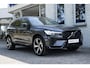 Volvo XC60 T8 Automaat Plug-in hybrid AWD Ultra Dark | Panoramadak met schuif-/kantelfunctie | Luchtvering | Semi elektrische trekhaak | Premium audio by Harman Kardon | Verwarmbare voorstoelen, achterbank en stuurwiel | Rondom zichtcamera | Adaptieve cruise control | Alarmklasse 3