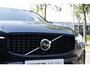 Volvo XC60 T8 Automaat Plug-in hybrid AWD Ultra Dark Panoramadak met schuif-/kantelfunctie | Luchtvering | Semi elektrische trekhaak | Premium audio by Harman Kardon | Verwarmbare voorstoelen, achterbank en stuurwiel | Rondom zichtcamera | Adaptieve cruise control | Alarmklasse 3