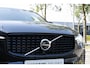 Volvo XC60 T8 Automaat Plug-in hybrid AWD Ultra Dark | Panoramadak met schuif-/kantelfunctie | Luchtvering | Semi elektrische trekhaak | Premium audio by Harman Kardon | Verwarmbare voorstoelen, achterbank en stuurwiel | Rondom zichtcamera | Adaptieve cruise control | Alarmklasse 3