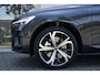 Volvo XC60 T8 Automaat Plug-in hybrid AWD Ultra Dark Panoramadak met schuif-/kantelfunctie | Luchtvering | Sami elektrische trekhaak || Premium audio by Harman Kardon | Verwarmbare voorstoelen, achterbank en stuurwiel | Rondom zichtcamera | Adaptieve cruise control | Alarmklasse 3
