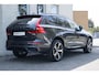 Volvo XC60 T8 Automaat Plug-in hybrid AWD Ultra Dark | Panoramadak met schuif-/kantelfunctie | Luchtvering | Semi elektrische trekhaak | Premium audio by Harman Kardon | Verwarmbare voorstoelen, achterbank en stuurwiel | Rondom zichtcamera | Adaptieve cruise control | Alarmklasse 3