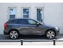 Volvo XC60 T8 Automaat Plug-in hybrid AWD Ultra Dark | Panoramadak met schuif-/kantelfunctie | Luchtvering | Semi elektrische trekhaak | Premium audio by Harman Kardon | Verwarmbare voorstoelen, achterbank en stuurwiel | Rondom zichtcamera | Adaptieve cruise control | Alarmklasse 3