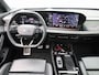 Audi Q6 e-tron SQ6 quattro 100 kWh l Adaptive cruise assist plus l Adaptieve S-luchtvering l Bang & Olufsen 3D hoofdsteun l Autom. airconditioning 3 zones l MMI experience pro l Stoelverwarming voor en achter l Geheugen best.stoel + spiegels l Glazen panoramadak l Stuurverwarming l Elektrisch verstelbaar stuur l Matrix LED-koplampen l Omgevingscamera's l Sportstoel S plus leder zwart l Apple Carplay / Android Auto l MMI-bijrijdersscherm l Lichtpakket plus ambient light l Alarm Klasse III l Warmtepomp l