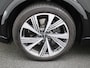 Audi Q6 e-tron SQ6 quattro 100 kWh l Adaptive cruise assist plus l Adaptieve S-luchtvering l Bang & Olufsen 3D hoofdsteun l Autom. airconditioning 3 zones l MMI experience pro l Stoelverwarming voor en achter l Geheugen best.stoel + spiegels l Glazen panoramadak l Stuurverwarming l Elektrisch verstelbaar stuur l Matrix LED-koplampen l Omgevingscamera's l Sportstoel S plus leder zwart l Apple Carplay / Android Auto l MMI-bijrijdersscherm l Lichtpakket plus ambient light l Alarm Klasse III l Warmtepomp l