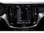 Volvo XC60 T6 Plug-in hybrid AWD Plus Dark | 2250 kg Trekgewicht | Panoramadak | Verwarmbare voorstoelen + Stuurwiel | 360 Graden Parkeercamera | Google Infotainment