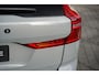 Volvo XC60 2.0 T6 Plug-in hybrid AWD Essential Edition Bright HEICO Pakket | 21'' Black Edition velgen | Adaptieve Cruise Control | Panoramadak | Parkeercamera Achter
