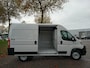 Fiat Ducato L2H2 2.2 MultiJet 180pk 3.5t Heavy | BPM vrij | NAVI | Multimedia | Apple CarPlay | Android Auto | Achteruitrijcamera | Parkeersensoren achter | Dode hoek detectie | Digital cockpit | Stuurwielbediening | Inklapbare buitenspiegels | Bestuurdersstoel comfort | Armsteun | Bank voorpassagiers | Airbags | Verzwaarde vering | Reservewiel | N403779
