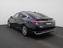 Lexus ES 300h Luxury Line | Automaat | Panoramadak | Lederen Bekleding | Achteruitrijcamera | Apple Carplay / Android Auto | Stoelverwaming en Ventilatie | Navigatie | Climate Control | Lichtmetalen Velgen |