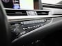 Lexus ES 300h Luxury Line | Automaat | Panoramadak | Lederen Bekleding | Achteruitrijcamera | Apple Carplay / Android Auto | Stoelverwaming en Ventilatie | Navigatie | Climate Control | Lichtmetalen Velgen |