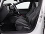 Volkswagen Golf 1.5 TSI R-Line | Trekhaak | Beats Audio | Camera | Stoelverwarming | Matrix LED | Sportstoelen | Adaptive cruise | Carplay | Dodehoek detectie | Keyless | Park Assist | Navigatie