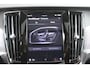 Volvo V90 B5 250PK ULTIMATE DARK MILD HYBRID | PANORAMISCH SCHUIF/KANTEL DAK | HARMAN KARDON PREMIUM AUDIO | FULL-LED ACTIVE HIGH BEAM KOPLAMPEN | LED MISTLAMPEN VOOR | POWER SEATS - BESTUURDERS- EN PASSAGIERSSTOEL ELEKTRISCHVERSTELBAAR MET GEHEUGEN, ELEKTRISCH VERSTELBARE  ZITVERLENGERS /LENDESTEUN VIERVOUDIG VERSTELBAAR | SPORTSTOELEN MET NAPPA LEER | STOEL/STUUR VERWARMING | ORREFORS KRISTALLEN POOKKNOP | ZWARTE HEMELBEKLEDING | EXTRA GETINT GLAS ACHTER | ACHTERUITRIJ CAMERA | UITKLAPBARE ZITVERHOGERS ACHTERBANK | 20" BLACK DIAMONT VELGEN | PARKEER VERWARMING MET TIMER "STANDKACHEL" | NAVIGATIE VIA GOOGLE | APPLE CARPLAY/ANDROID AUTO | PARKEERSENSOREN VOOR EN ACHTER | ELEKTRISCH BEDIENBARE ACHTERKLEP | KEYLESS ENTRY + START | DODEHOEK DETECTIE | DRAADLOZE TELEFOONLADER | ADAPTIVE CRUISE CONTROL |