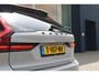Volvo V90 B5 250PK ULTIMATE DARK MILD HYBRID | PANORAMISCH SCHUIF/KANTEL DAK | HARMAN KARDON PREMIUM AUDIO | FULL-LED ACTIVE HIGH BEAM KOPLAMPEN | LED MISTLAMPEN VOOR | POWER SEATS - BESTUURDERS- EN PASSAGIERSSTOEL ELEKTRISCHVERSTELBAAR MET GEHEUGEN, ELEKTRISCH VERSTELBARE  ZITVERLENGERS /LENDESTEUN VIERVOUDIG VERSTELBAAR | SPORTSTOELEN MET NAPPA LEER | STOEL/STUUR VERWARMING | ORREFORS KRISTALLEN POOKKNOP | ZWARTE HEMELBEKLEDING | EXTRA GETINT GLAS ACHTER | ACHTERUITRIJ CAMERA | UITKLAPBARE ZITVERHOGERS ACHTERBANK | 20" BLACK DIAMONT VELGEN | PARKEER VERWARMING MET TIMER "STANDKACHEL" | NAVIGATIE VIA GOOGLE | APPLE CARPLAY/ANDROID AUTO | PARKEERSENSOREN VOOR EN ACHTER | ELEKTRISCH BEDIENBARE ACHTERKLEP | KEYLESS ENTRY + START | DODEHOEK DETECTIE | DRAADLOZE TELEFOONLADER | ADAPTIVE CRUISE CONTROL |