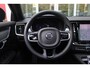 Volvo V90 B5 250PK ULTIMATE DARK MILD HYBRID | PANORAMISCH SCHUIF/KANTEL DAK | HARMAN KARDON PREMIUM AUDIO | FULL-LED ACTIVE HIGH BEAM KOPLAMPEN | LED MISTLAMPEN VOOR | POWER SEATS - BESTUURDERS- EN PASSAGIERSSTOEL ELEKTRISCHVERSTELBAAR MET GEHEUGEN, ELEKTRISCH VERSTELBARE  ZITVERLENGERS /LENDESTEUN VIERVOUDIG VERSTELBAAR | SPORTSTOELEN MET NAPPA LEER | STOEL/STUUR VERWARMING | ORREFORS KRISTALLEN POOKKNOP | ZWARTE HEMELBEKLEDING | EXTRA GETINT GLAS ACHTER | ACHTERUITRIJ CAMERA | UITKLAPBARE ZITVERHOGERS ACHTERBANK | 20" BLACK DIAMONT VELGEN | PARKEER VERWARMING MET TIMER "STANDKACHEL" | NAVIGATIE VIA GOOGLE | APPLE CARPLAY/ANDROID AUTO | PARKEERSENSOREN VOOR EN ACHTER | ELEKTRISCH BEDIENBARE ACHTERKLEP | KEYLESS ENTRY + START | DODEHOEK DETECTIE | DRAADLOZE TELEFOONLADER | ADAPTIVE CRUISE CONTROL |