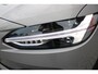 Volvo V90 B5 250PK ULTIMATE DARK MILD HYBRID | PANORAMISCH SCHUIF/KANTEL DAK | HARMAN KARDON PREMIUM AUDIO | FULL-LED ACTIVE HIGH BEAM KOPLAMPEN | LED MISTLAMPEN VOOR | POWER SEATS - BESTUURDERS- EN PASSAGIERSSTOEL ELEKTRISCHVERSTELBAAR MET GEHEUGEN, ELEKTRISCH VERSTELBARE  ZITVERLENGERS /LENDESTEUN VIERVOUDIG VERSTELBAAR | SPORTSTOELEN MET NAPPA LEER | STOEL/STUUR VERWARMING | ORREFORS KRISTALLEN POOKKNOP | ZWARTE HEMELBEKLEDING | EXTRA GETINT GLAS ACHTER | ACHTERUITRIJ CAMERA | UITKLAPBARE ZITVERHOGERS ACHTERBANK | 20" BLACK DIAMONT VELGEN | PARKEER VERWARMING MET TIMER "STANDKACHEL" | NAVIGATIE VIA GOOGLE | APPLE CARPLAY/ANDROID AUTO | PARKEERSENSOREN VOOR EN ACHTER | ELEKTRISCH BEDIENBARE ACHTERKLEP | KEYLESS ENTRY + START | DODEHOEK DETECTIE | DRAADLOZE TELEFOONLADER | ADAPTIVE CRUISE CONTROL |