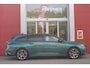 Peugeot 308 SW 1.2 Hybrid 145PK e-DCS6 ALLURE | KEYLESS ENTRY/START | DRAADLOZE APPLE CARPLAY/ANDROID AUTO | NAVIGATIE | CLIMATE CONTROL | LICHTMETALEN VELGEN 17" | LED KOPLAMPEN | 360° CAMERA | ADAPTIVE CRUISE CONTROL | DODEHOEK DETCTIE | DRAADLOZE TELEFOONLADER |