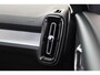 Volvo XC40 T4 211PK Plus Dark Black Pack | Voorruit verwarming | Trekhaak | PDC + 360 Camera | Adaptive Cruiscontrol | Elektrische Achterklep | Harman/Kardon Audio | Stoelgeheugen |