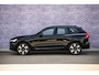 Volvo XC60 2.0 T6 Plug-in hybrid AWD Ultra Dark | Trekhaak | Adaptive cruise control | Head-up display | Harman/Kardon audio | Dode hoek detectie BLIS | Stoelverwarming voor + achter | Stuurverwarming | Elektrische stoelverstelling |