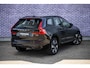Volvo XC60 2.0 T6 Plug-in hybrid AWD Ultra Dark | Trekhaak | Adaptive cruise control | Head-up display | Harman/Kardon audio | Dode hoek detectie BLIS | Stoelverwarming voor + achter | Stuurverwarming | Elektrische stoelverstelling |