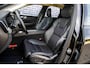 Volvo XC60 2.0 T6 Plug-in hybrid AWD Ultra Dark | Trekhaak | Adaptive cruise control | Head-up display | Harman/Kardon audio | Dode hoek detectie BLIS | Stoelverwarming voor + achter | Stuurverwarming | Elektrische stoelverstelling |