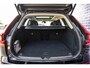 Volvo XC60 2.0 T6 Plug-in hybrid AWD Ultra Dark | Trekhaak | Adaptive cruise control | Head-up display | Harman/Kardon audio | Dode hoek detectie BLIS | Stoelverwarming voor + achter | Stuurverwarming | Elektrische stoelverstelling |