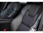 Volvo XC60 2.0 T6 Plug-in hybrid AWD Ultra Dark | Trekhaak | Adaptive cruise control | Head-up display | Harman/Kardon audio | Dode hoek detectie BLIS | Stoelverwarming voor + achter | Stuurverwarming | Elektrische stoelverstelling |