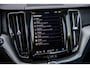 Volvo XC60 2.0 T6 Plug-in hybrid AWD Ultra Dark | Trekhaak | Adaptive cruise control | Head-up display | Harman/Kardon audio | Dode hoek detectie BLIS | Stoelverwarming voor + achter | Stuurverwarming | Elektrische stoelverstelling |