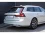 Volvo V90 T6 Automaat AWD Inscription Exclusive | Panoramisch schuif-/kantel dak | Verwarmbare | Premium Audio by Harman Kardon | Verwarmbare voorstoelen en stuurwiel | Massagefunctie in de voerstoelen | Rondom zichtcamera | Geïntegreerde stoelverhogers | Verwarmbare voorruit | Alarmklasse 3