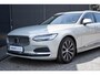 Volvo V90 T6 Automaat AWD Inscription Exclusive | Panoramisch schuif-/kantel dak | Verwarmbare | Premium Audio by Harman Kardon | Verwarmbare voorstoelen en stuurwiel | Massagefunctie in de voerstoelen | Rondom zichtcamera | Geïntegreerde stoelverhogers | Verwarmbare voorruit | Alarmklasse 3